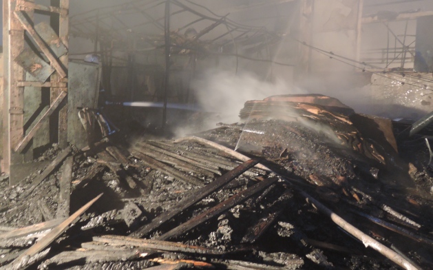 В Киеве на заводе Лепсе произошел пожар: фото