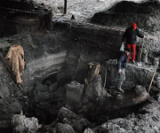 Раскопки древней улицы под Почтовой площадью приостановили