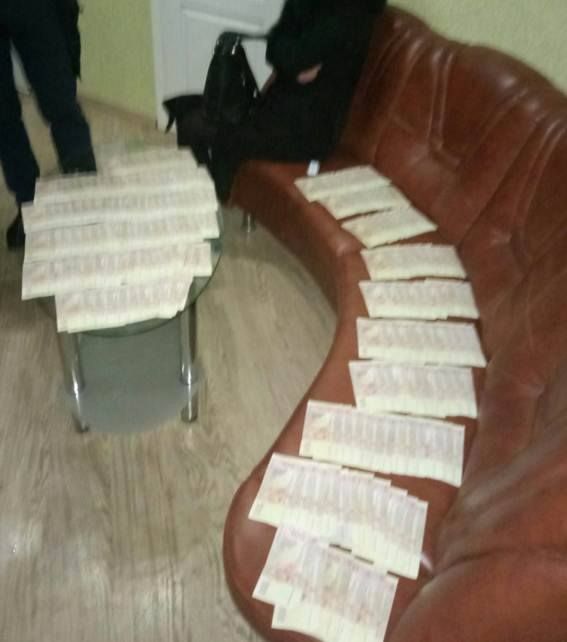В Запорожской области прокурор попался на взятке за затягивание уголовного производства (фото)