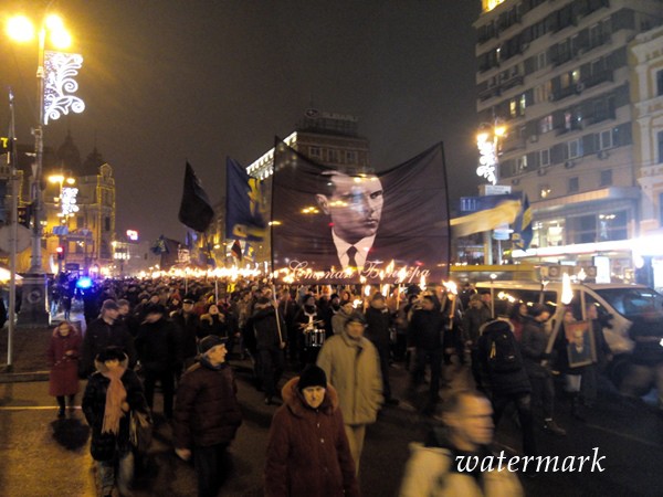 В Киеве прошло факельное шествие в честь дня рождения Степана Бандеры(фото)