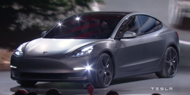 Tesla намерена открыть первый официальный автосалон в России