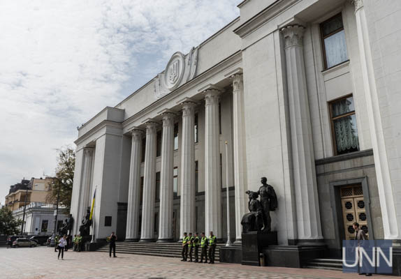Все мажоритарные округа в Киеве завоевывают "Слуги народа"