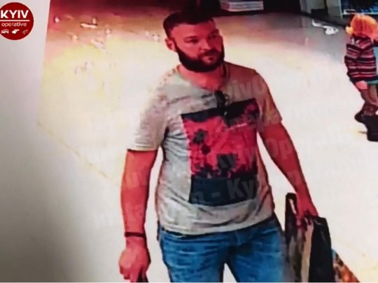 Обчистил три магазина: в сети показали видео с беспардонным грабителем, орудующим в Киеве