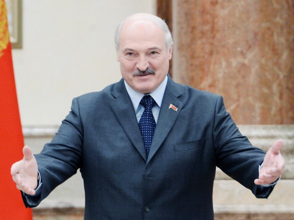 Зеленский проложил телефонный разговор с Лукашенко: лидеры обменялись приглашениями