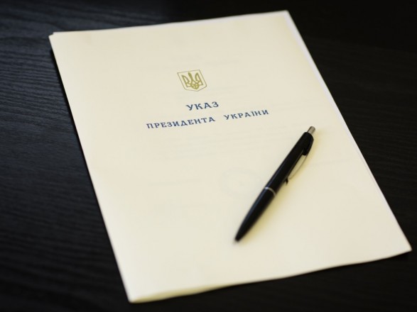 Президент завел Данилюка и Верланова в состав Антикоррупционного совета