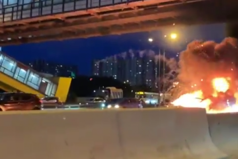 В Москве Tesla на автопилоте столкнулась с грузовиком и взорвалась