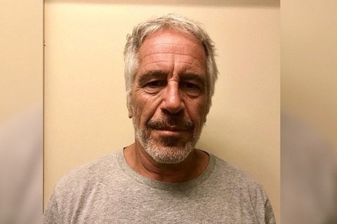 ​Обвиненный в секс-торговле финансист Джеффри Эпштейн кончил с собой в американской тюрьме