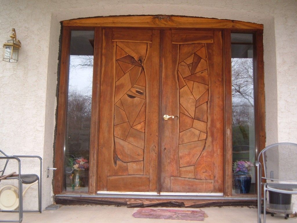 Двери из дерева входные конструкции из натурального массива или шпона