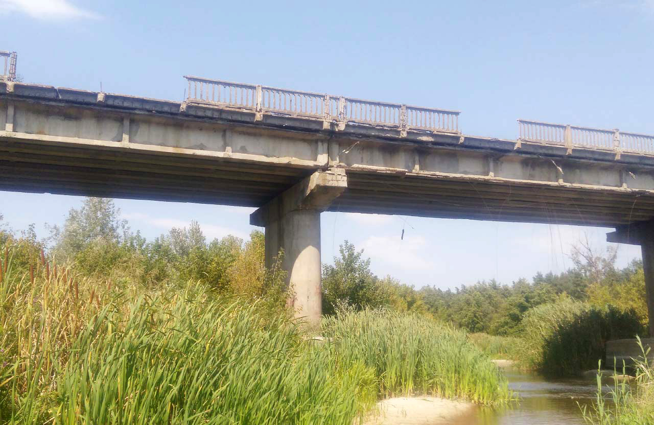Вісті з Полтави - Міст сквозь Ворсклу у Зіньківському районі поступово обвалюється — на його ремонт не вистачає 57 мільйонів