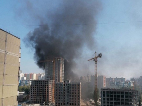 В Киеве в строящемся доме приключился масштабный пожар(фото, видео)