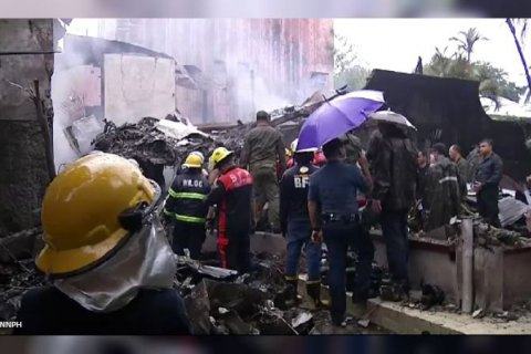 На Филиппинах разлетелся небольшой самолет, погибли девять человек