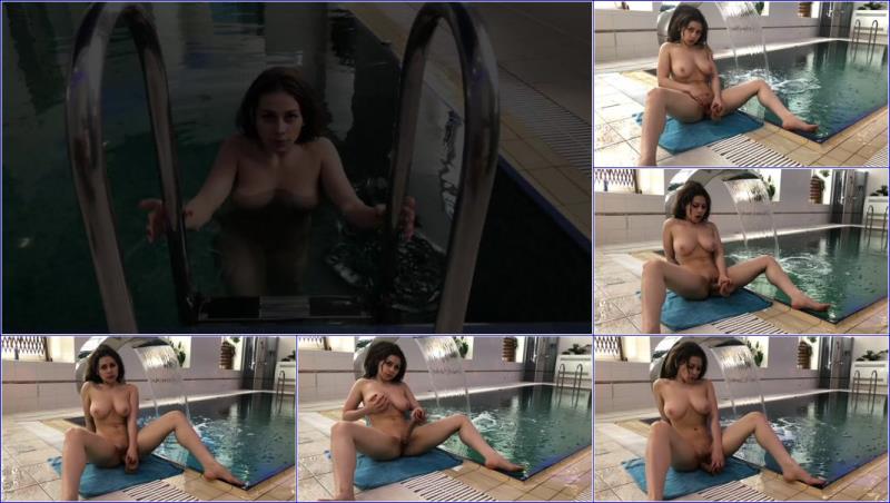 Lolly Lips - Sexy teen swims in the pool and then plays with her pussy PAID (2019/UltraHD 4K)
