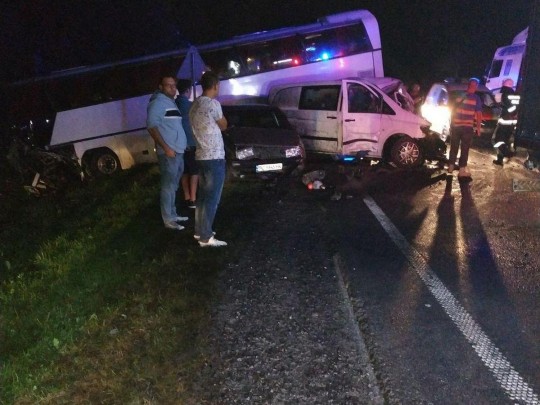 Конченый водитель и 12 травмированных ребятенков: появились новоиспеченные фото ДТП с автобусом на Львовщине