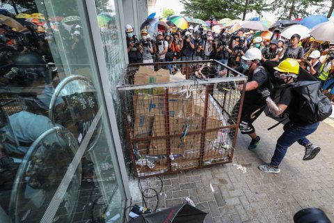 Протестующие в Гонконге обратились к Трампу за помощью