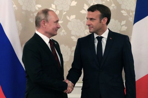 Макрон и Путин обсудили по телефону подготовку к встрече "нормандской четверки"