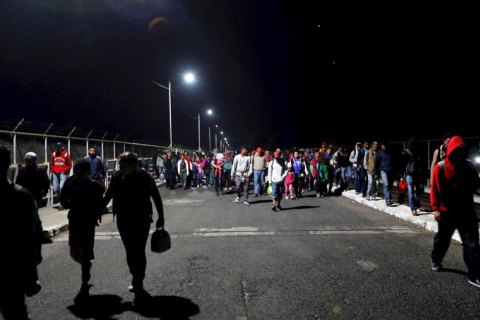 Верховный суд США разрешил Трампу отказывать в убежище мигрантам из Мексики