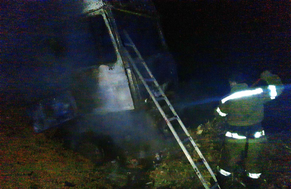Вісті з Полтави - У Решетилівському районі рятувальники дві години тушили пожежу у вантажівці