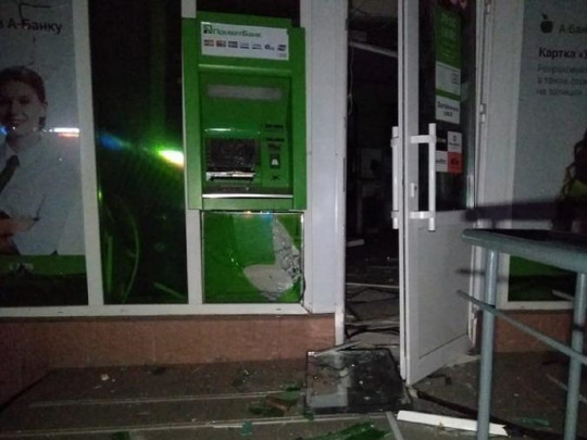 В Киеве горе-воры взорвали банкомат(фото)