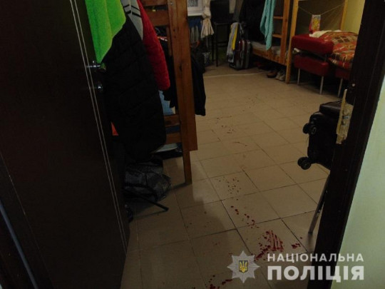 Иностранец устроил кровавую разборку в киевском хостеле: детали и фото с места происшествия